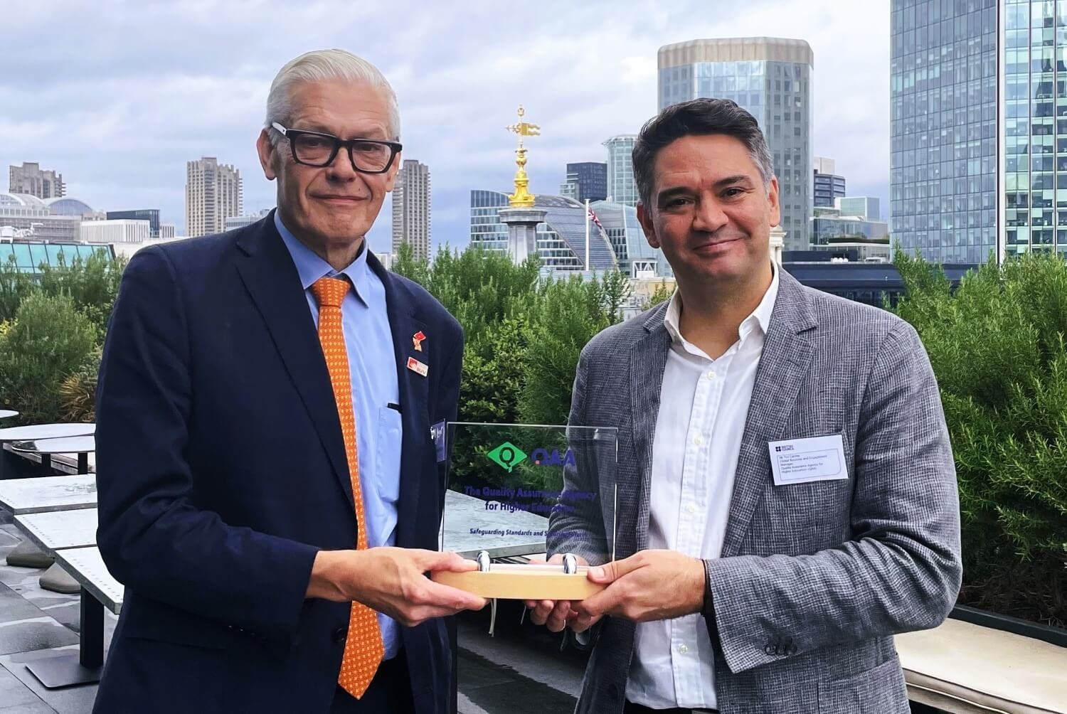 Presentation of award to BUV